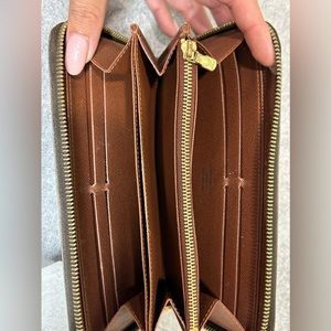 Pre owned LV wallet